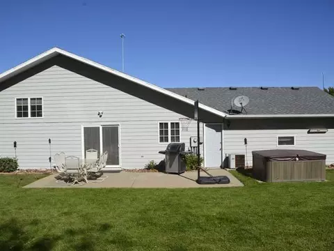 925 Turnpike Ave E, Bismarck, ND 58501 photo 4
