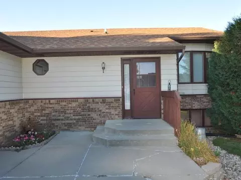 2102 Capitol Ave E, Bismarck, ND 58501 photo 2
