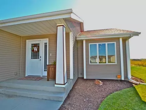 3231 Tyndale Cl, Bismarck, ND 58503 photo 3