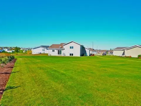 3231 Tyndale Cl, Bismarck, ND 58503 photo 33