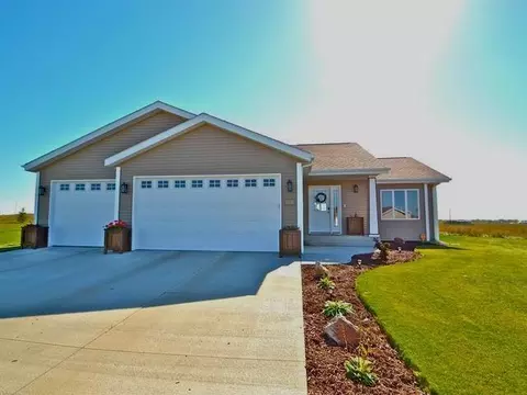 3231 Tyndale Cl, Bismarck, ND 58503 photo 2