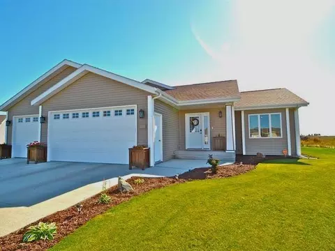 3231 Tyndale Cl, Bismarck, ND 58503 photo 1