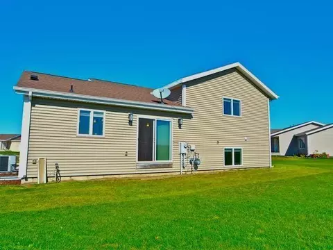 3231 Tyndale Cl, Bismarck, ND 58503 photo 32