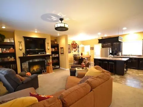 8530 Willow Rd, Mandan, ND 58554 photo 3