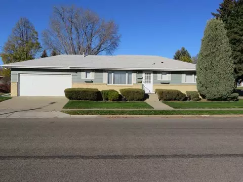 214 Capitol Ave E, Bismarck, ND 58501 photo 1