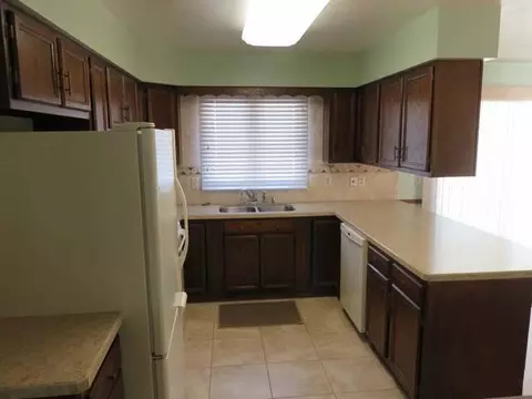 214 Capitol Ave E, Bismarck, ND 58501 photo 4
