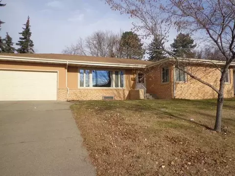 232 Divide Ave W, Bismarck, ND 58501 photo 1