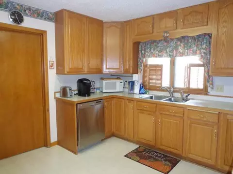 232 Divide Ave W, Bismarck, ND 58501 photo 9