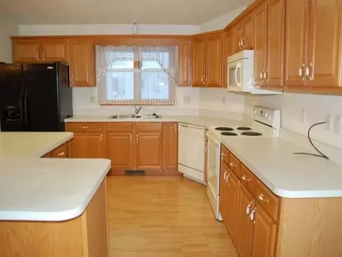 727 Brome Loop, Bismarck, ND 58504 photo 11