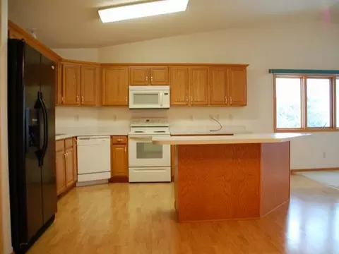 727 Brome Loop, Bismarck, ND 58504 photo 2