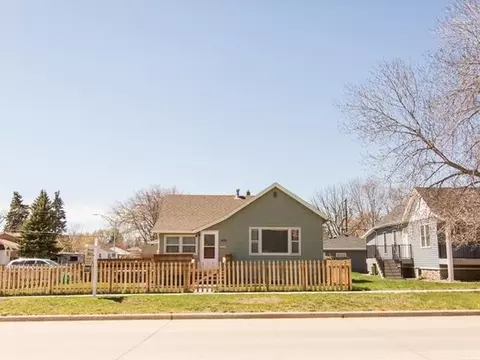 401 Collins Ave, Mandan, ND 58554 photo 1