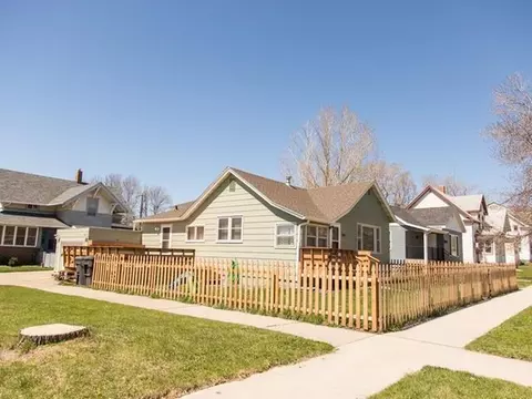 401 Collins Ave, Mandan, ND 58554 photo 2