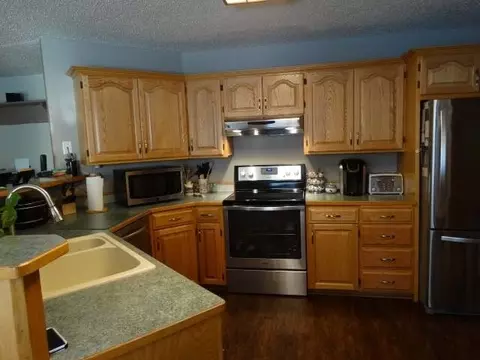 503 Juniper Dr, Bismarck, ND 58503 photo 4