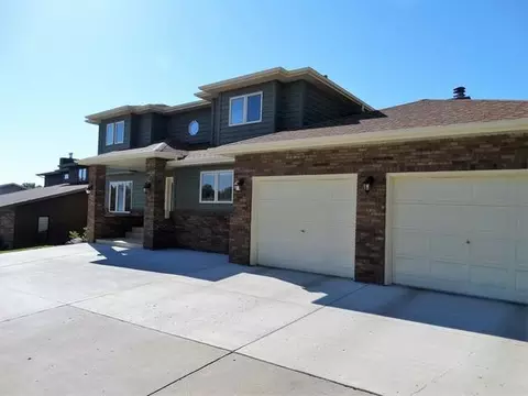 503 Juniper Dr, Bismarck, ND 58503 photo 2