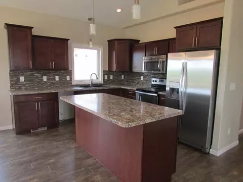 400 Fields Ct, Mandan, ND 58554 photo 4