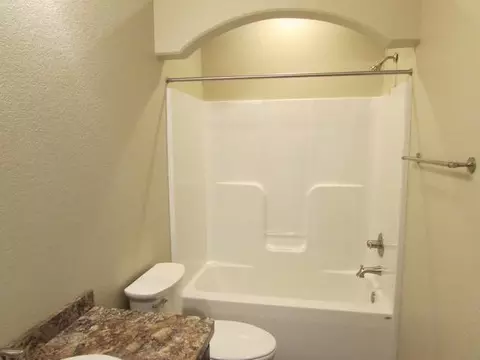 400 Fields Ct, Mandan, ND 58554 photo 9