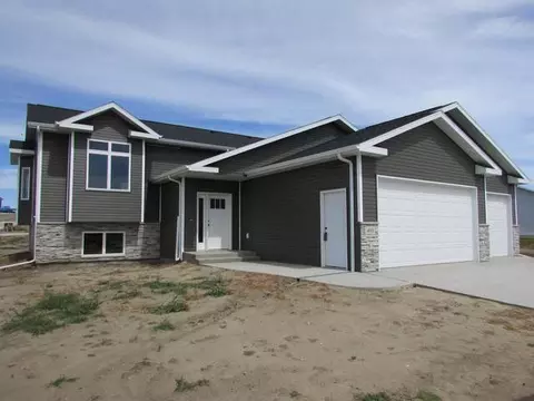 400 Fields Ct, Mandan, ND 58554 photo 1