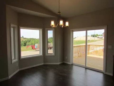 400 Fields Ct, Mandan, ND 58554 photo 7