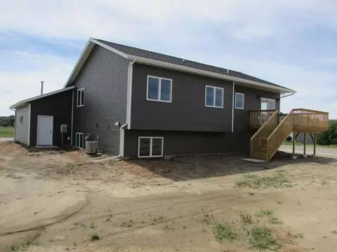 400 Fields Ct, Mandan, ND 58554 photo 3