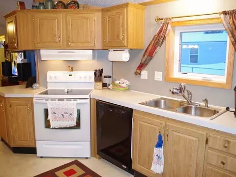 4749 British Dr, Bismarck, ND 58503 photo 6