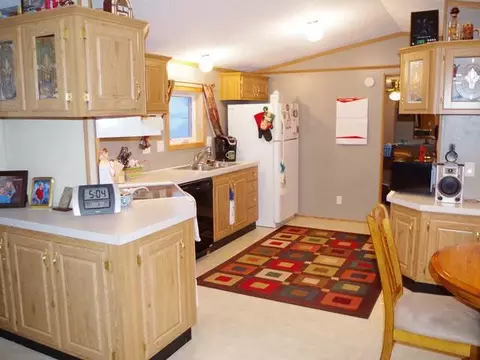 4749 British Dr, Bismarck, ND 58503 photo 4