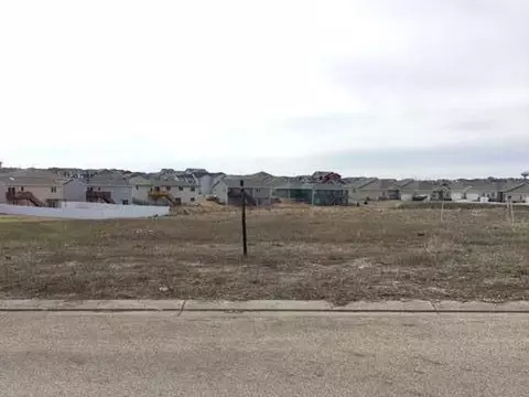 807 Calvert Dr, Bismarck, ND 58503 photo 1