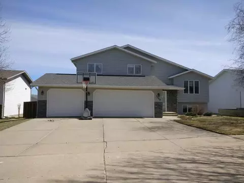 1108 3rd Ave NE, Mandan, ND 58554 photo 1