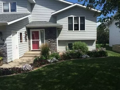 1108 3rd Ave NE, Mandan, ND 58554 photo 2