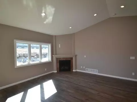 811 Bremner Ave, Bismarck, ND 58503 photo 5