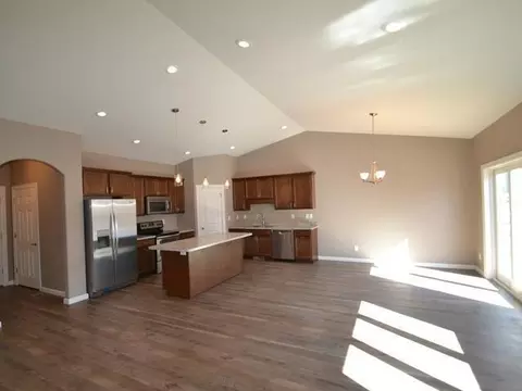 811 Bremner Ave, Bismarck, ND 58503 photo 3