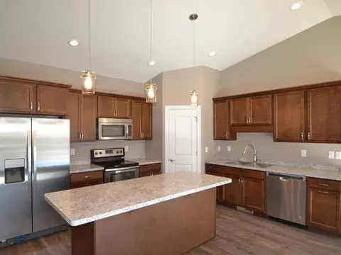811 Bremner Ave, Bismarck, ND 58503 photo 2
