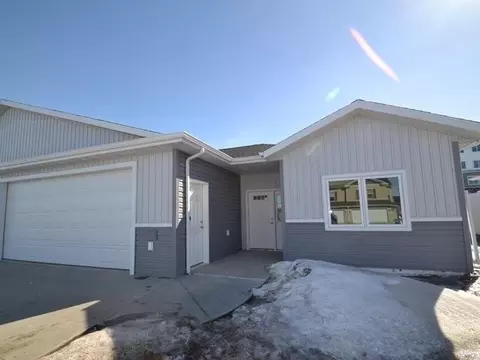 811 Bremner Ave, Bismarck, ND 58503 photo 1