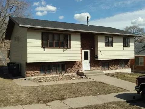 502 4th Ave NE, Mandan, ND 58554 photo 1
