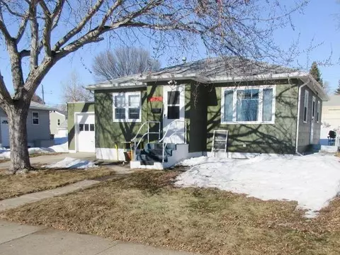 940 Summit Bl, Bismarck, ND 58504 photo 1