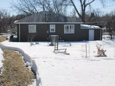 940 Summit Bl, Bismarck, ND 58504 photo 2