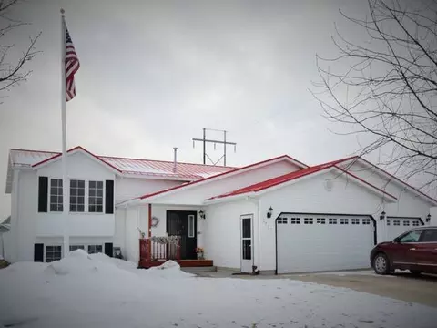 2711 9 Ave SE, Mandan, ND 58554 photo 1