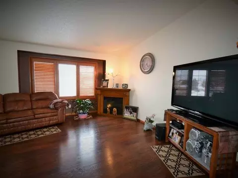 2711 9 Ave SE, Mandan, ND 58554 photo 2