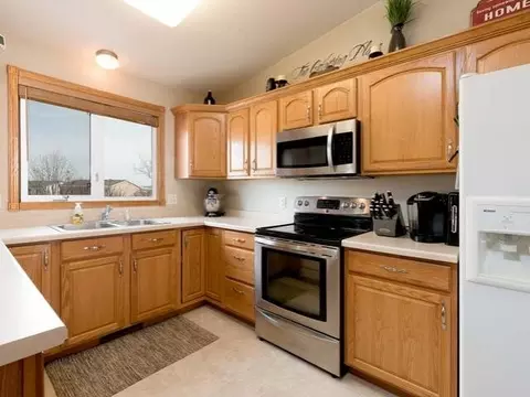 4530 Turnbow, Bismarck, ND 58503 photo 2