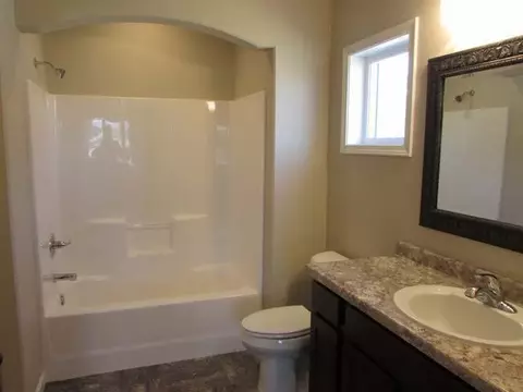 800 Calvert Dr, Bismarck, ND 58503 photo 7