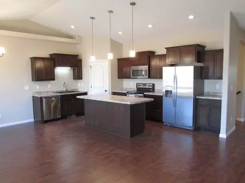 800 Calvert Dr, Bismarck, ND 58503 photo 2