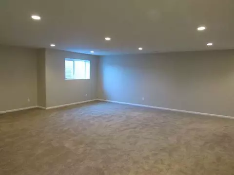 800 Calvert Dr, Bismarck, ND 58503 photo 9