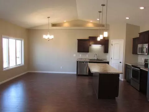 800 Calvert Dr, Bismarck, ND 58503 photo 3