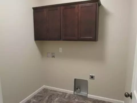 800 Calvert Dr, Bismarck, ND 58503 photo 4