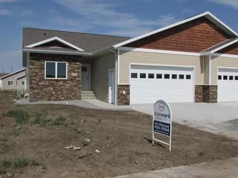 800 Calvert Dr, Bismarck, ND 58503 photo 1