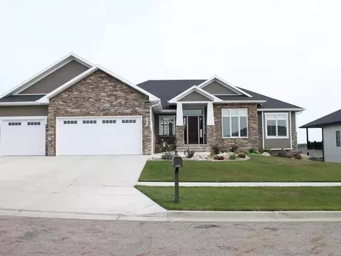 3805 Clairmont Rd, Bismarck, ND 58503 photo 1