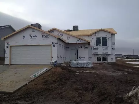 505 Fields Ct, Mandan, ND 58554 photo 1