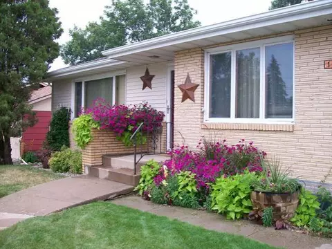118 Divide Ave E, Bismarck, ND 58501 photo 1