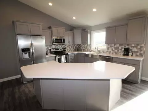 345 Lasalle Dr E, Bismarck, ND 58501 photo 2