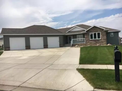 2802 El Paso Dr, Bismarck, ND 58503 photo 1