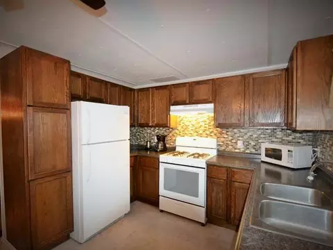 209 Deer St E, Mandan, ND 58554 photo 3